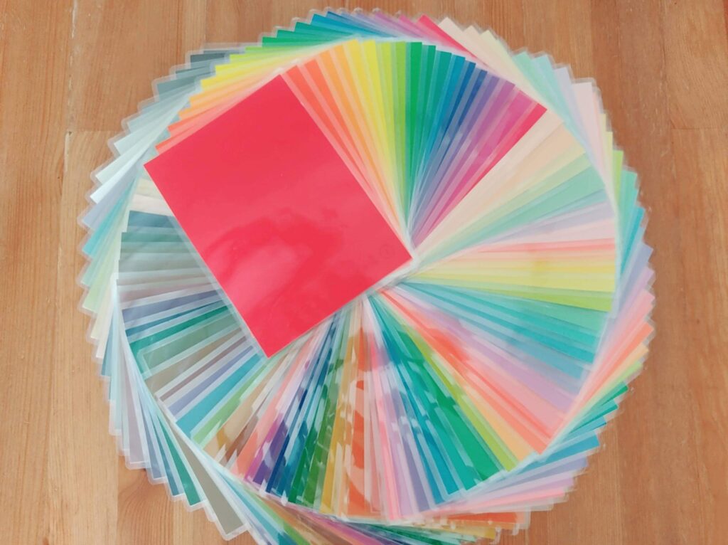 子供の色彩感覚を伸ばす色彩カードの作り方・遊び方