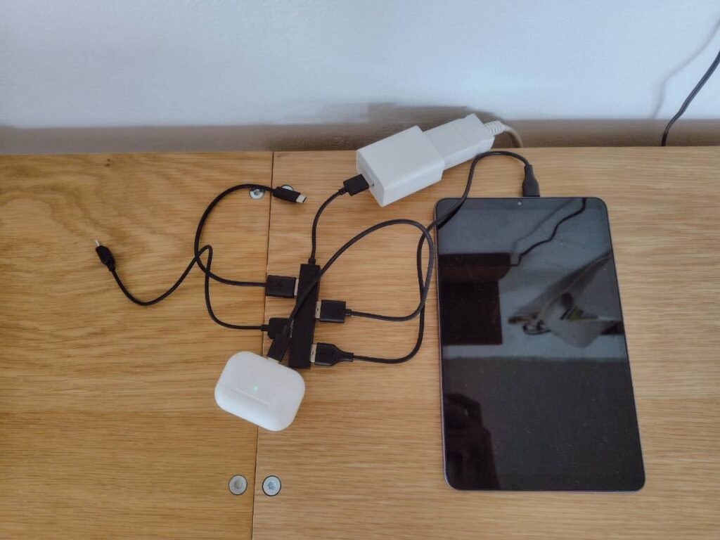 充電ステーションを設置する前のごちゃごちゃした状態
