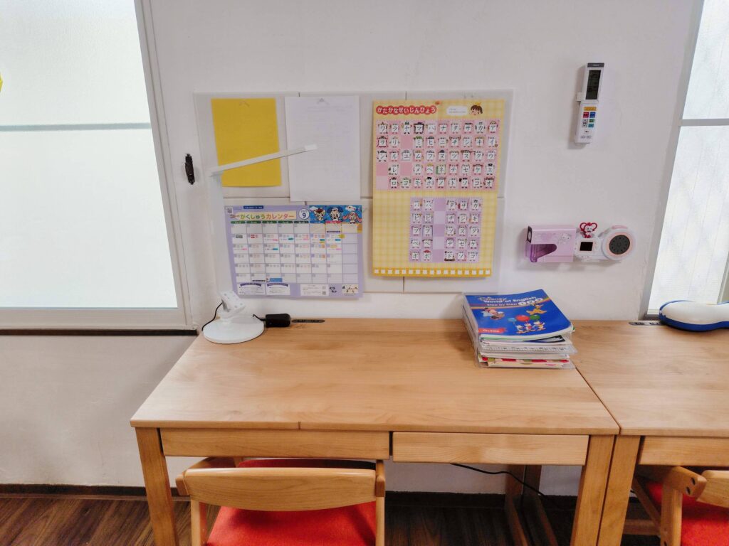 Z会・DWEなどの子供の通信教育教材収納：before