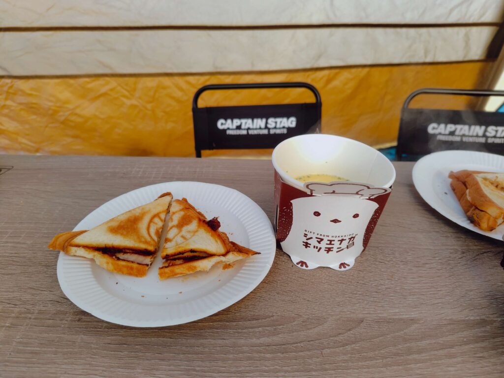 初心者キャンパーが初めての冬キャンプに挑戦:朝食のホットサンド