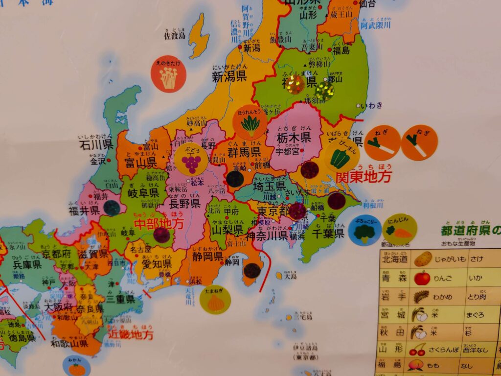 日本地図に100均セリアの野菜シールを貼る