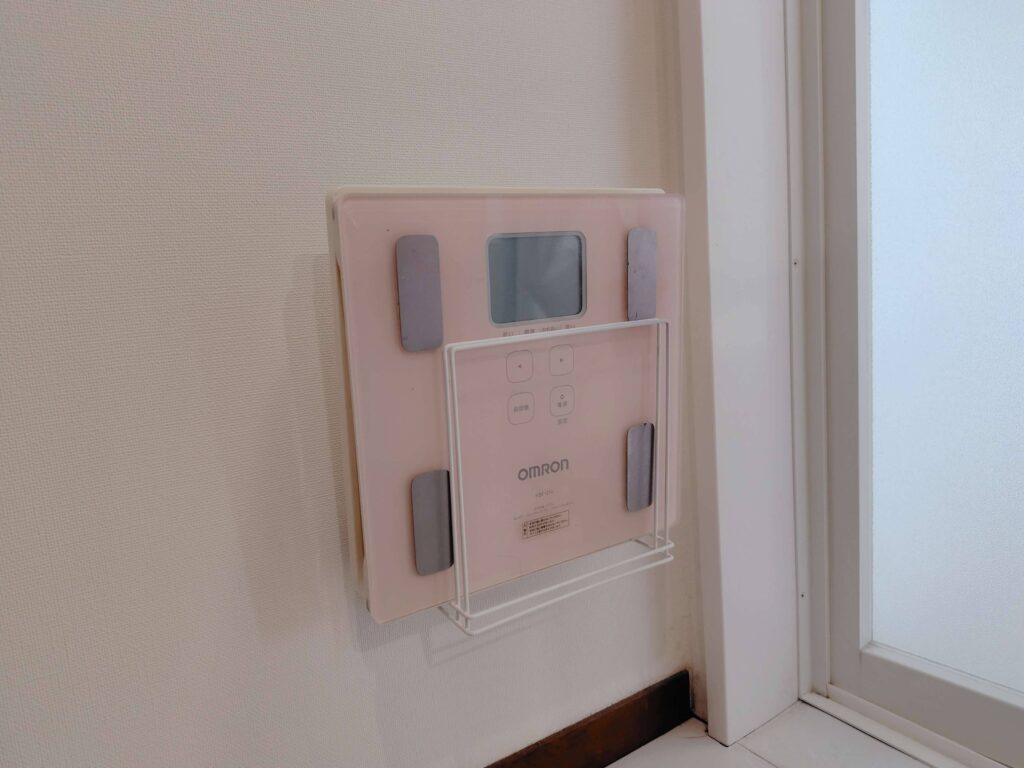 体重計を浮かせる収納に変更